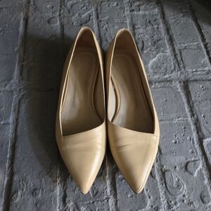Theory Leather Pointed Flat In Tan Sz 37 1/2